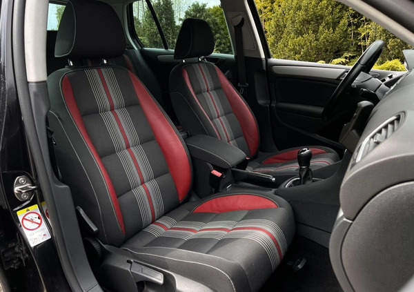 Volkswagen Golf cena 26900 przebieg: 152000, rok produkcji 2012 z Garwolin małe 379